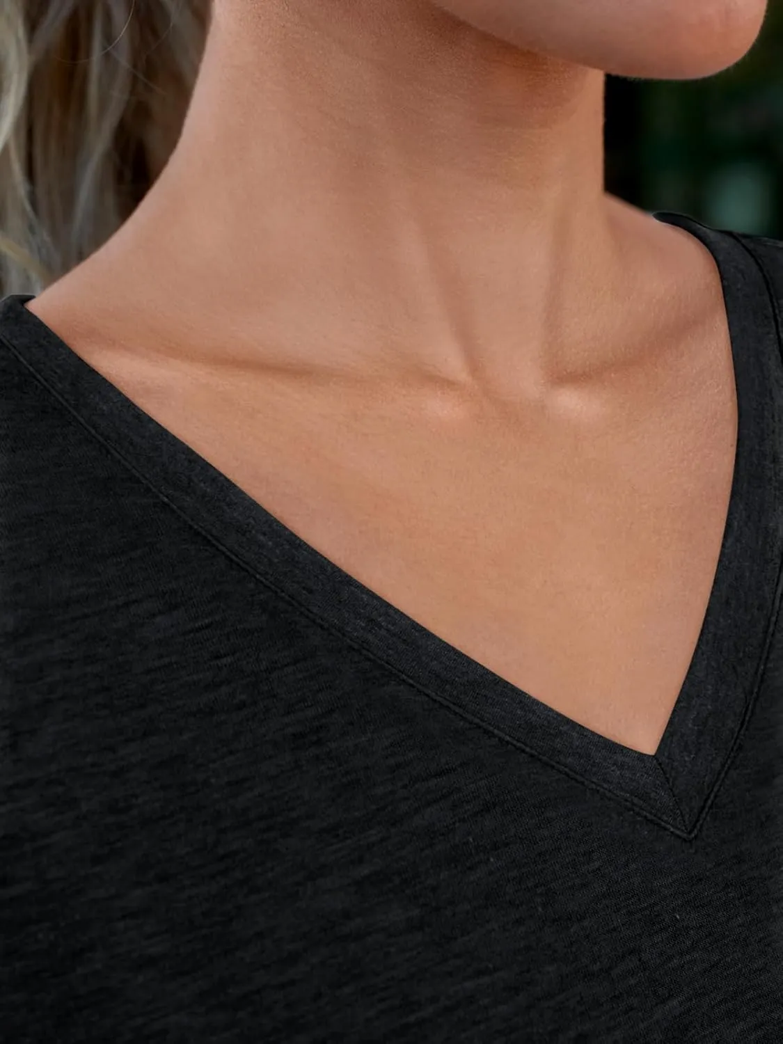 AUTOMET T-Shirts Short Sleeve V Neck Tees Tops for Women Fashion Trendy Lightweight Soft Casual Summer Outfits Clothes 2025